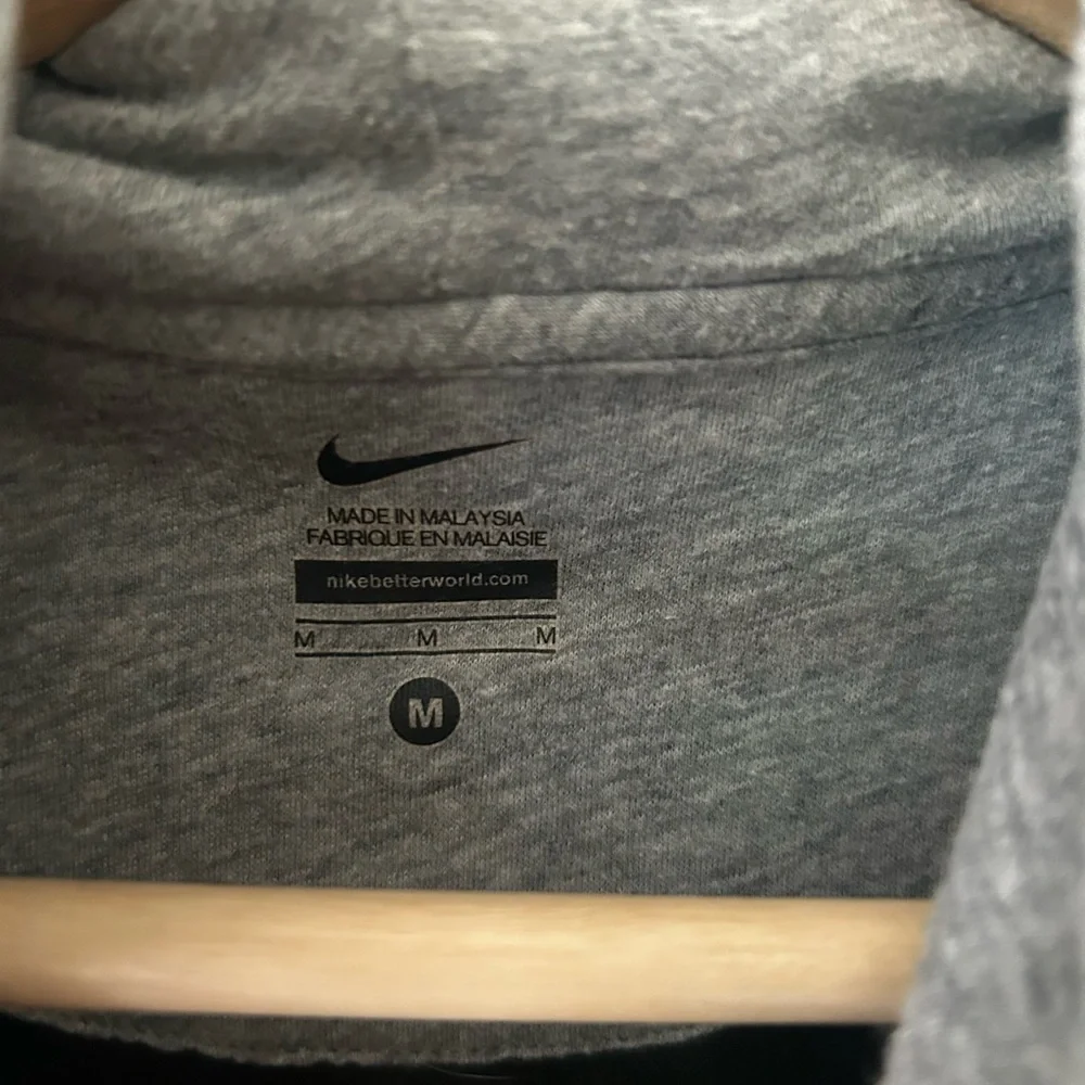 Nike Boys Medium Black Hoodie with Blue Graphic Practice Glory Sweatshirt